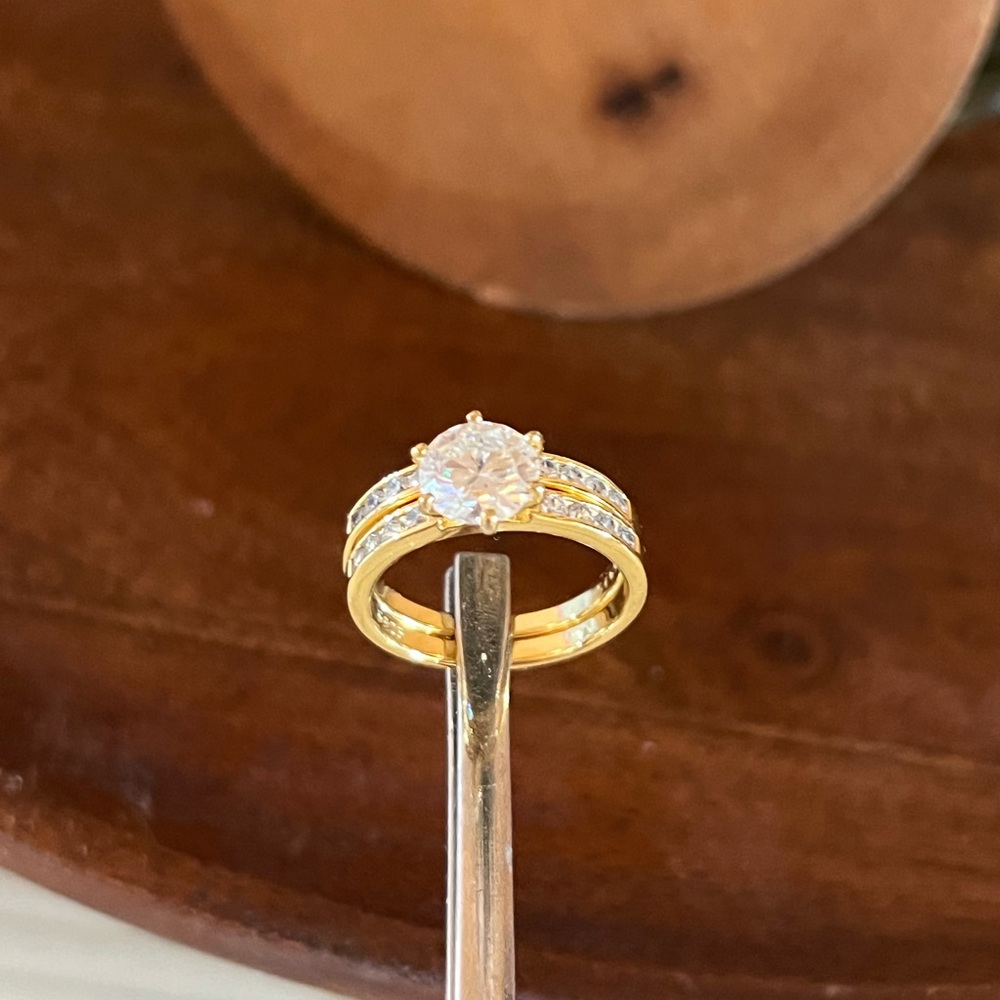 Elegant Gold and Silver Women's Ring moissanite diamonds